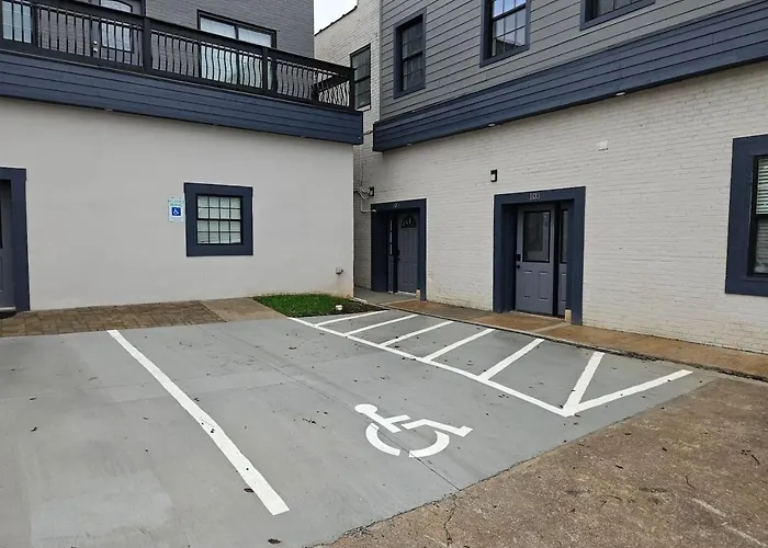 New 2 Bedroom Unit In Prime Location