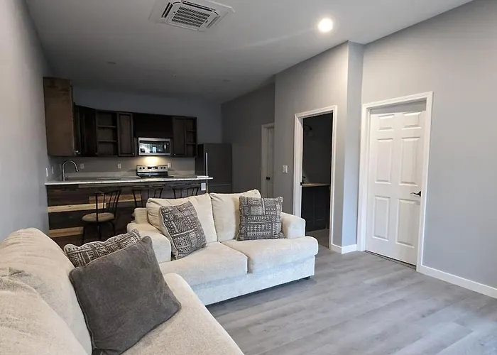 New 2 Bedroom Unit In Prime Location