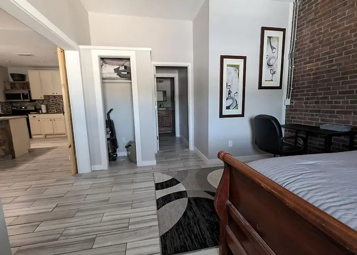 734 East Broadway, Unit 101A