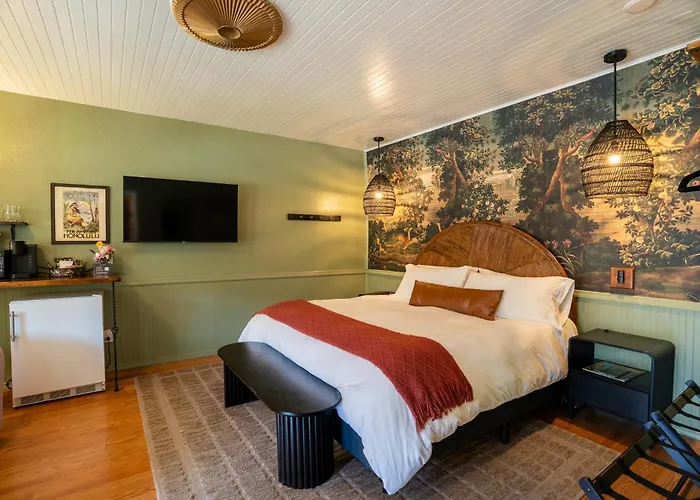 Swank Boutique Suites