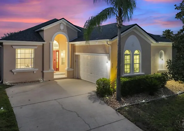 Chic 4Br,Heated Pool,Jacuzzi & Dining Oasis Near Disney & Legoland