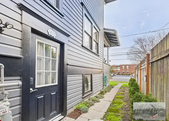 Historical Albany Downtown House With 5 Bedrooms