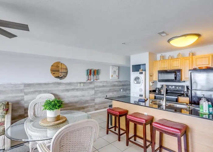 Cozy Lakefront Middle Bass Retreat W/ Balcony