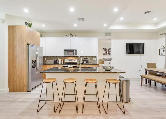 Family-Friendly Home: 8 Mi To Warm Mineral Springs