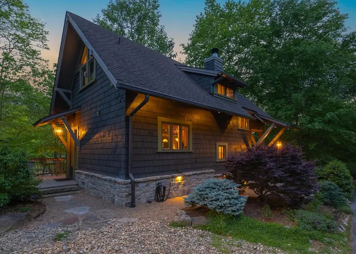 Hot Tub & Pet-Friendly Cabin In Cheshire Village