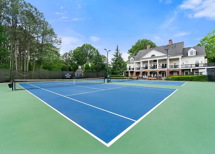 Modern Escape, Pool, Golf, Game Room, Gym, 10Min Lake & Downtown