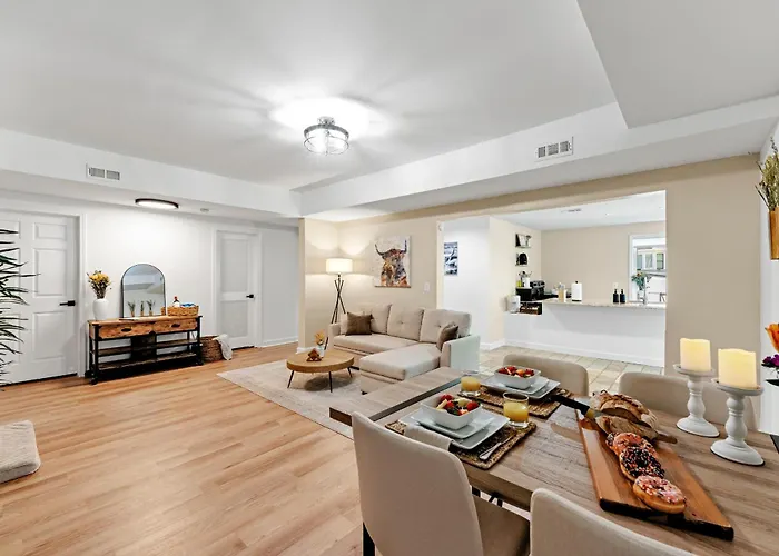 Modern Escape, Pool, Golf, Game Room, Gym, 10Min Lake & Downtown