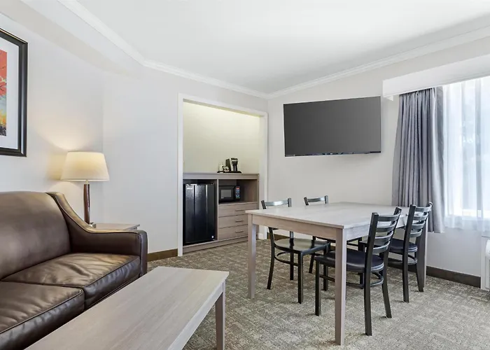 Best Western Plus Windjammer Inn & Conference Center