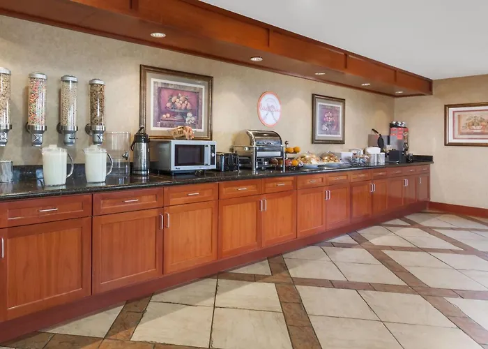 Howard Johnson By Wyndham Evansville East