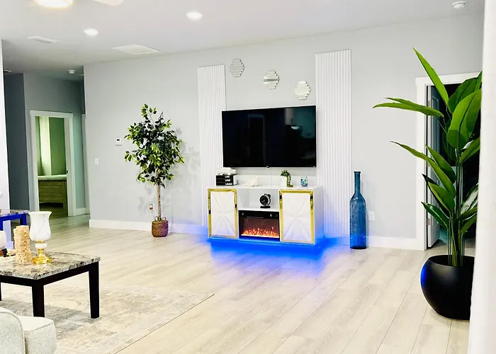 Brand New Tampa Oasis With Private Jacuzzi Retreat