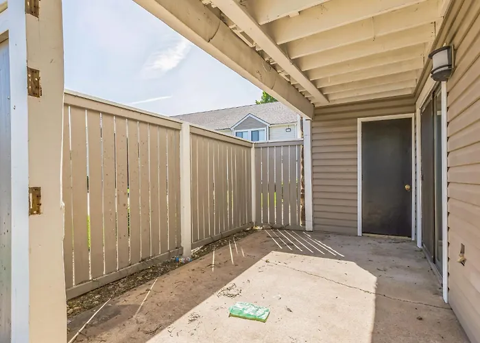 Rosehill Pointe 55 I Spacious 1 Bed 1 Bath