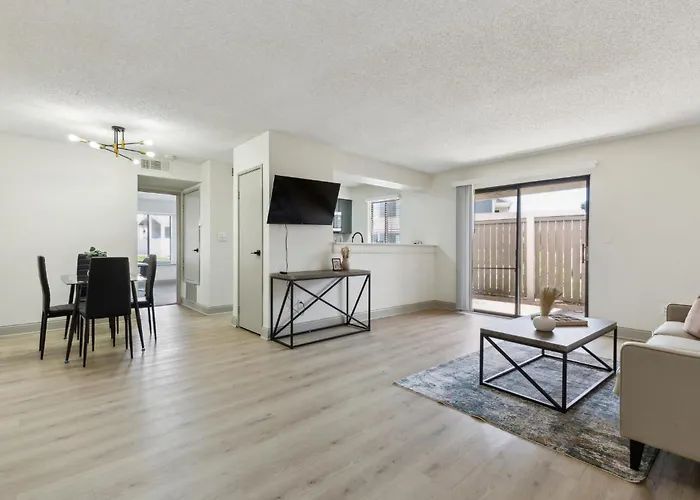 Rosehill Pointe 55 I Spacious 1 Bed 1 Bath