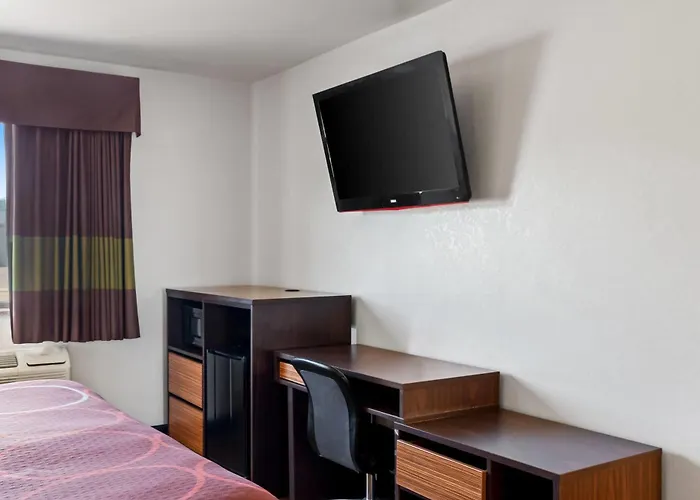 Super 8 By Wyndham Santa Rosa