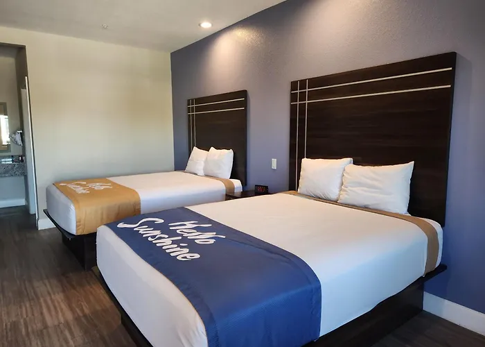 Days Inn & Suites By Wyndham La Porte
