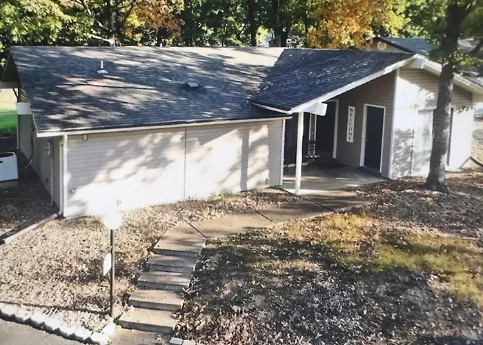 No Putts Given. Cozy Home On Par 4, Free Golf Cart And Pool Access