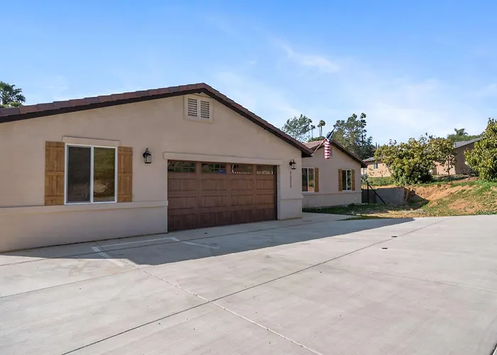 Luxury Escondido Family Oasis With Hot Tub