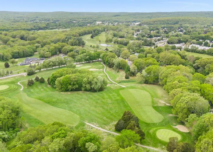 Walk To Mohegan! Modern 3Br Home Getaway