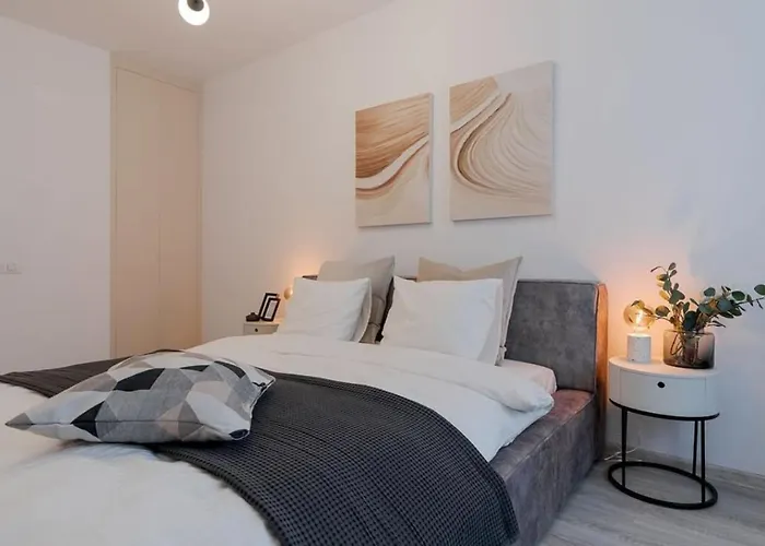 Hotel Atlantiis Suites Near Igi Airport