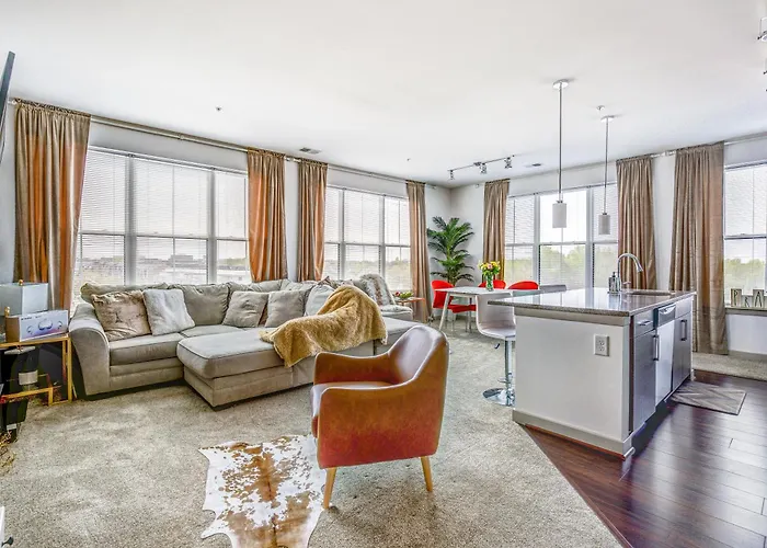 Luxury Downtown Crown Apartment