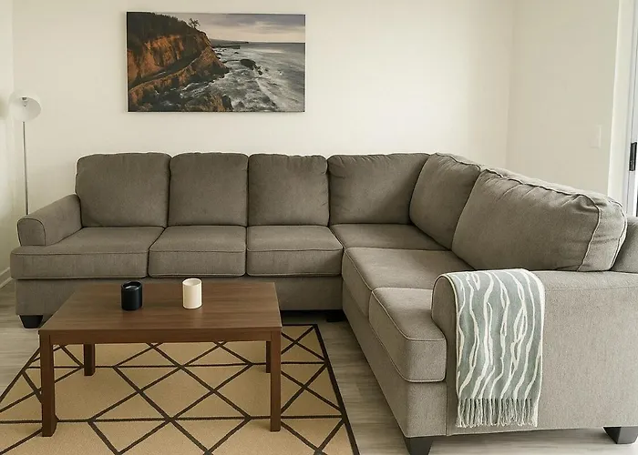 Spacious 2Br Townhouse - 3 Queens - Sleeps 8