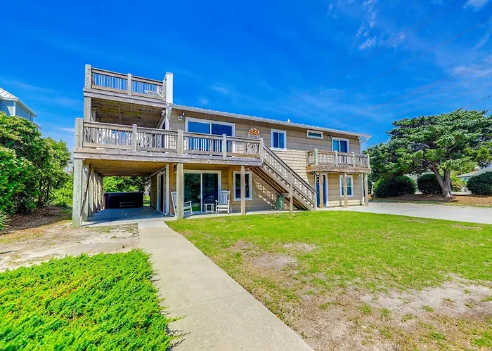 Steps To Beach: Bright Emerald Isle Retreat