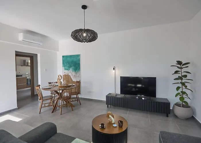 Adamandri Lodge - Prime Location