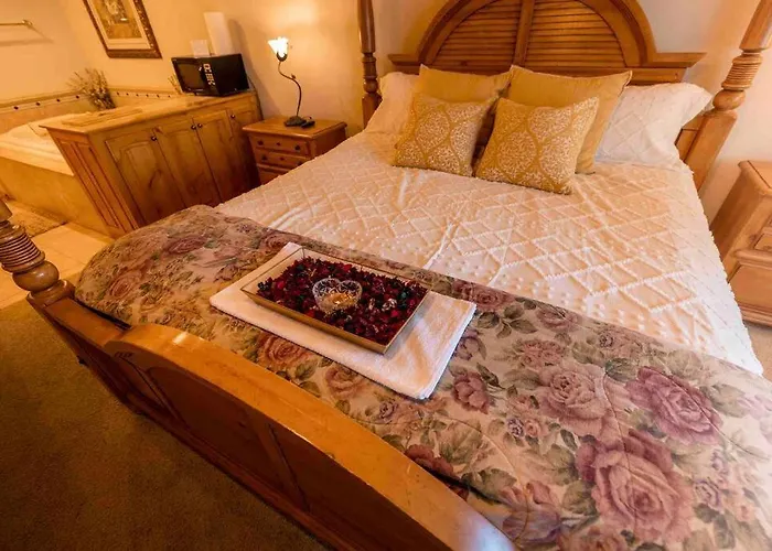 Enjoy The Outback+ Indoor Hot Tub+Games+Puzzles+Tennis Court