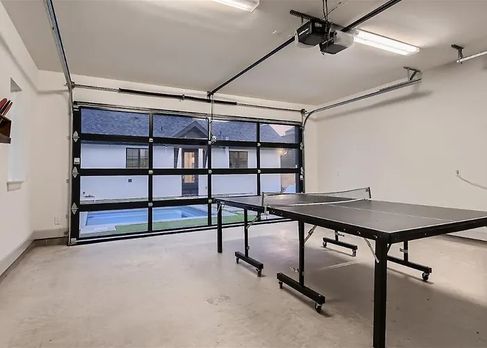 Stunning Home - Walk To Square & Heated Pool