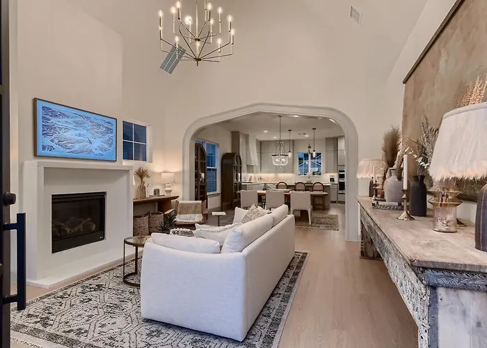 Stunning Home - Walk To Square & Heated Pool