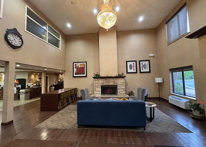 Comfort Inn & Suites Black River Falls I-94