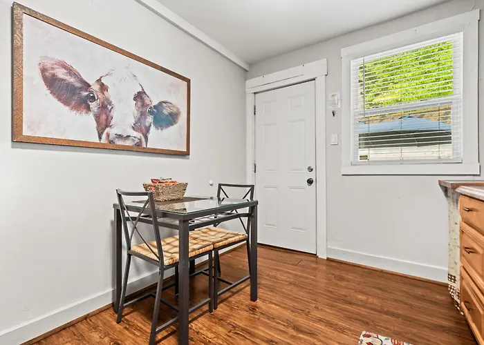 Cedar Blossom Bungalow Is A Cozy Getaway With A 5 Minute Walk To Downtown!