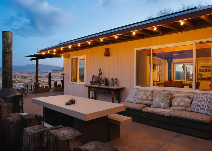 Twentynine Palms Desert Oasis W/ Pool & Hot Tub!