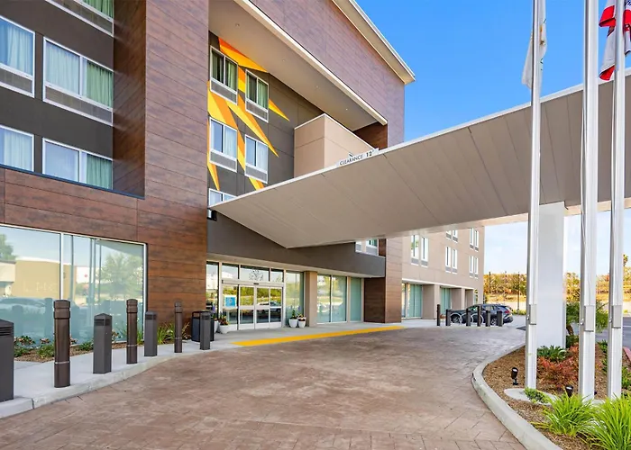 La Quinta Inn & Suites By Wyndham La Habra