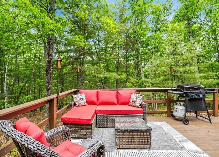 Mallard Creek Cabin - Firepit - Kitchenette - Large Deck - Gas Grill
