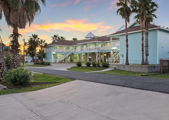 Bluff's Landing Lodge