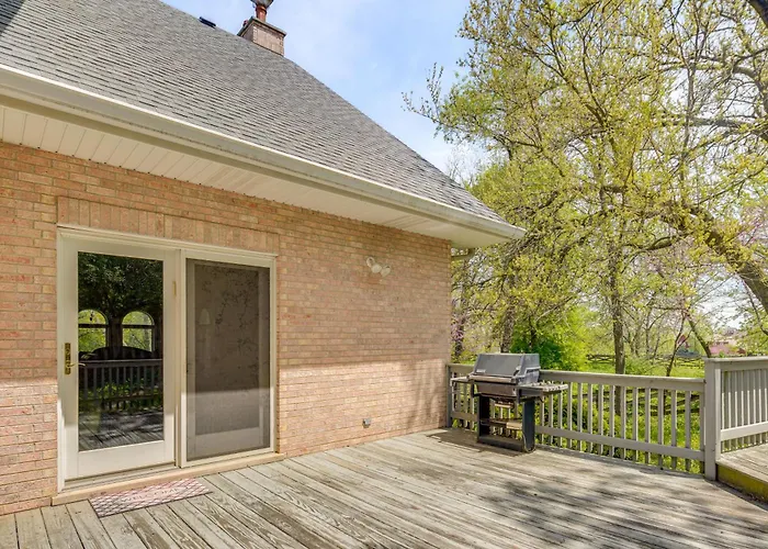 Relaxing Sauna: Hoffman Estates Villa In Elgin!
