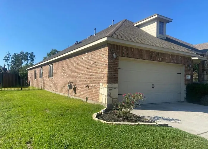 Spacious 4 Bed & 2 Bath Home In The Woodlands, Tx