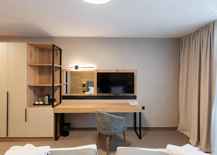 Avenue Hotel
