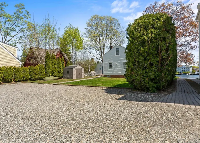Historic Waterfront Home And Cottage