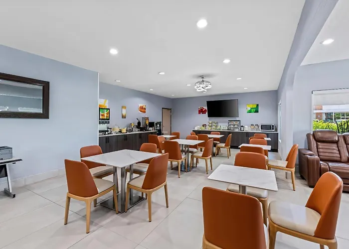 Quality Inn & Suites Manhattan