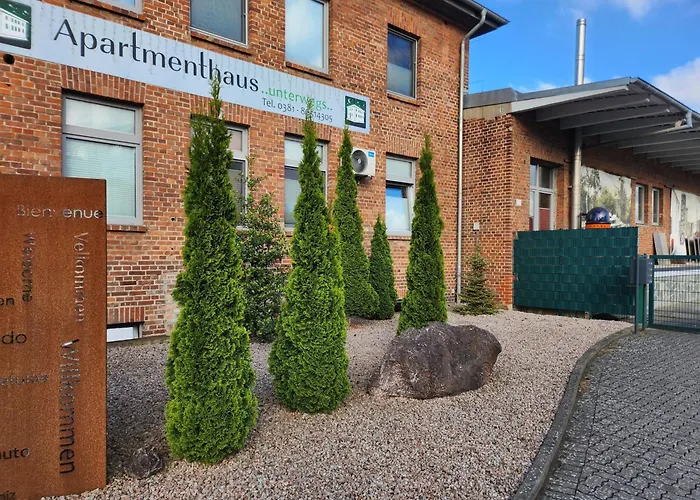 Unterwegs ins Apartmenthaus ehemalige Apartmenthaus Unterwegs