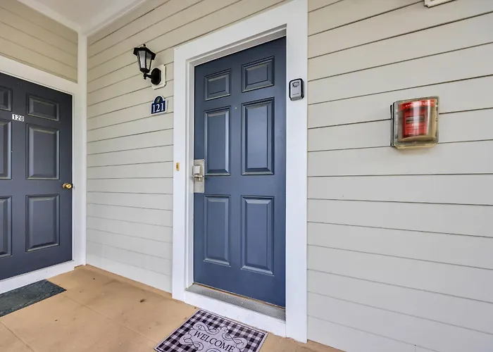 Pet Friendly W Huge Resort Pool Near Beach