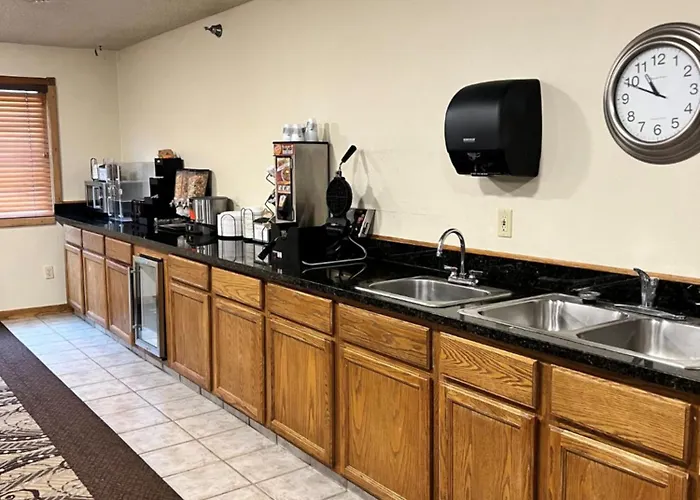 Serena Inn & Suites