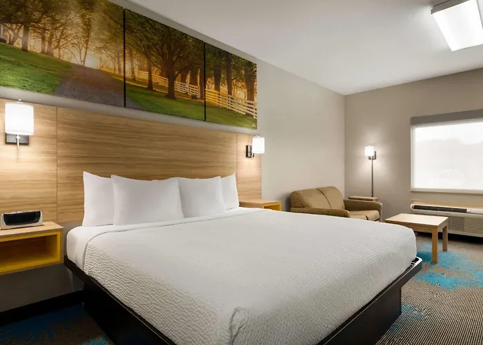 Days Inn & Suites By Wyndham Prattville-Montgomery