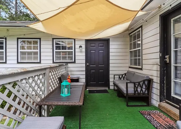 5Br With Game Room & Huge Backyard