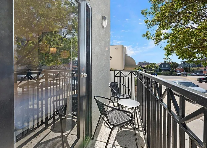 Little Italy Inn - Limited Service Apart Hotel