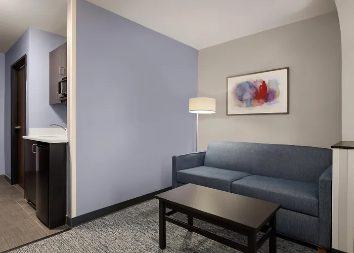 Garner Hotel Topeka West By Ihg