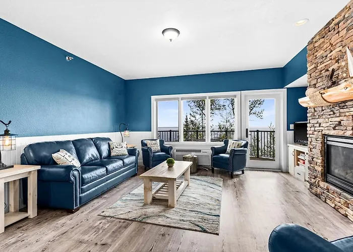 Breathtaking Lake Views King Suite, Queen Beds, Kitchen And Heated Indoor And Outdoor Pools