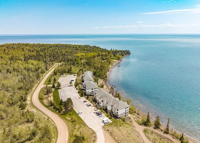 Breathtaking Lake Views King Suite, Queen Beds, Kitchen And Heated Indoor And Outdoor Pools