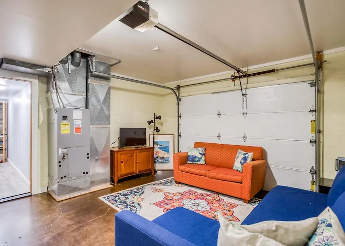 The Rock Inn Yacht - Meredith Lodging